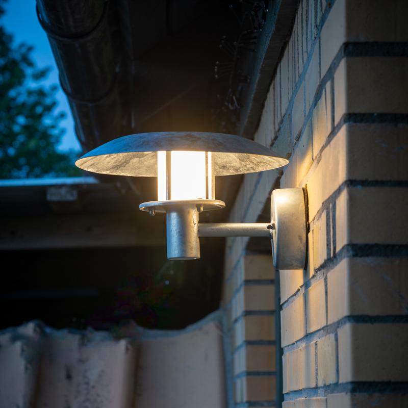 Randers Außenwandlampe – Verzinkt