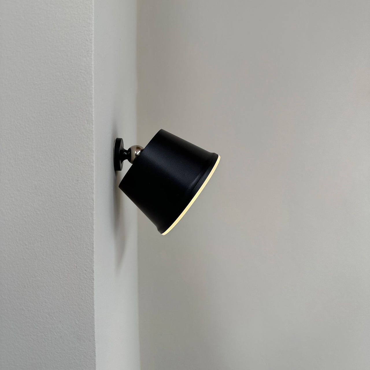 POP LED Wiederaufladbare Tischlampe – Schwarz