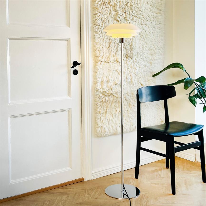 DL31 Stehlampe Opal