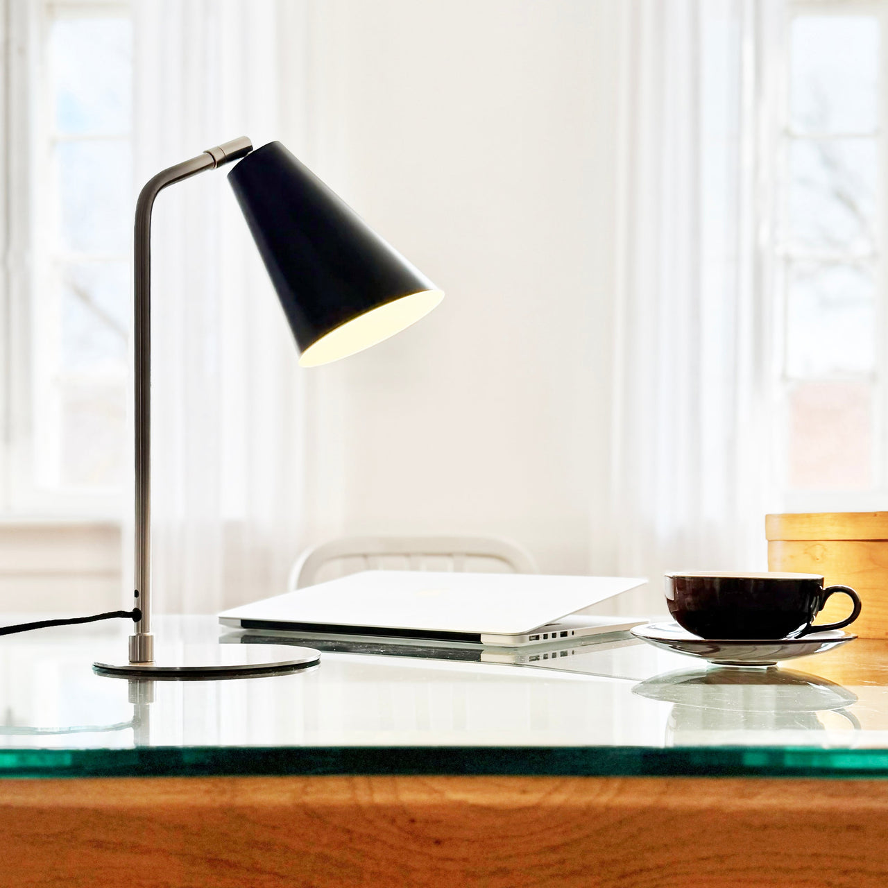 Oswald Tischlampe – Schwarz/Gebürsteter Stahl