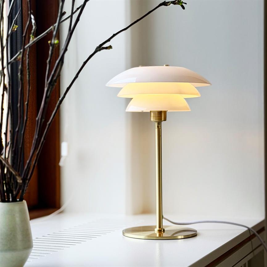 DL20 Tischlampe – Opal/Messing – Ansicht 2