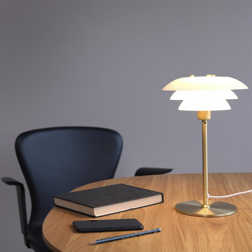 DL20 Tischlampe – Opal/Messing – Ansicht 3