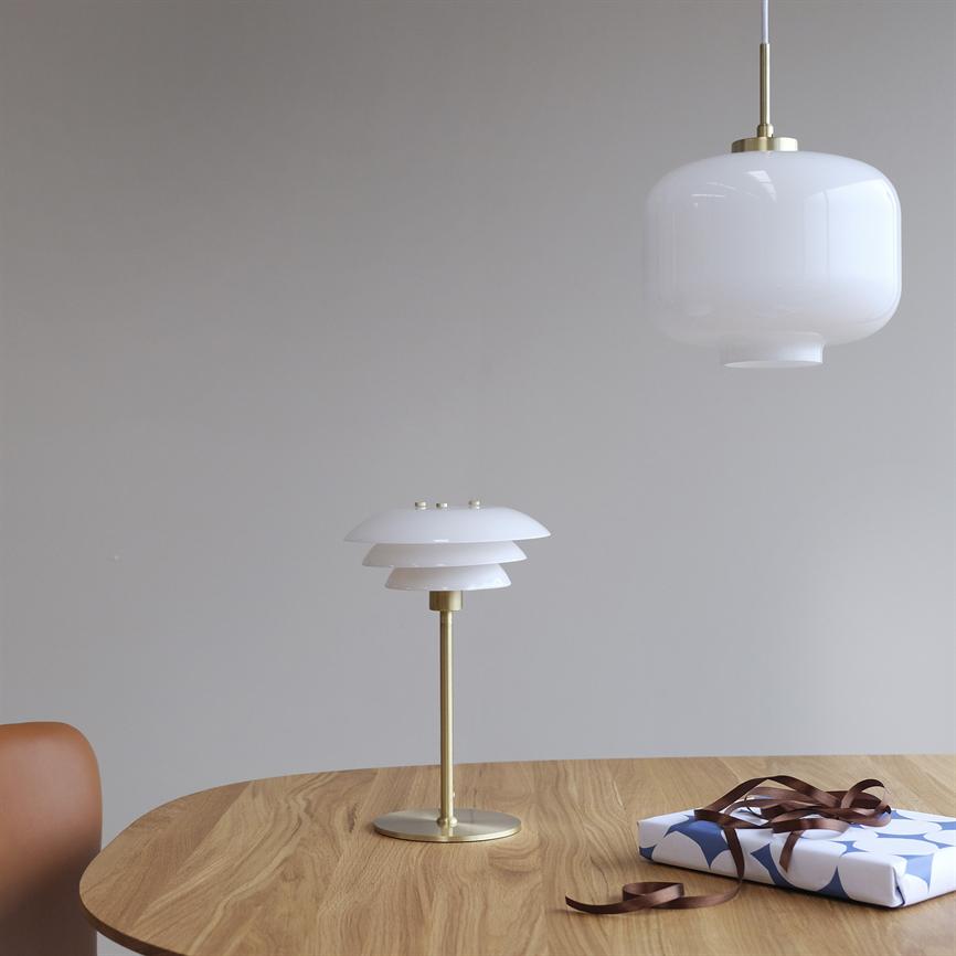 DL20 Tischlampe – Opal/Messing – Ansicht 5
