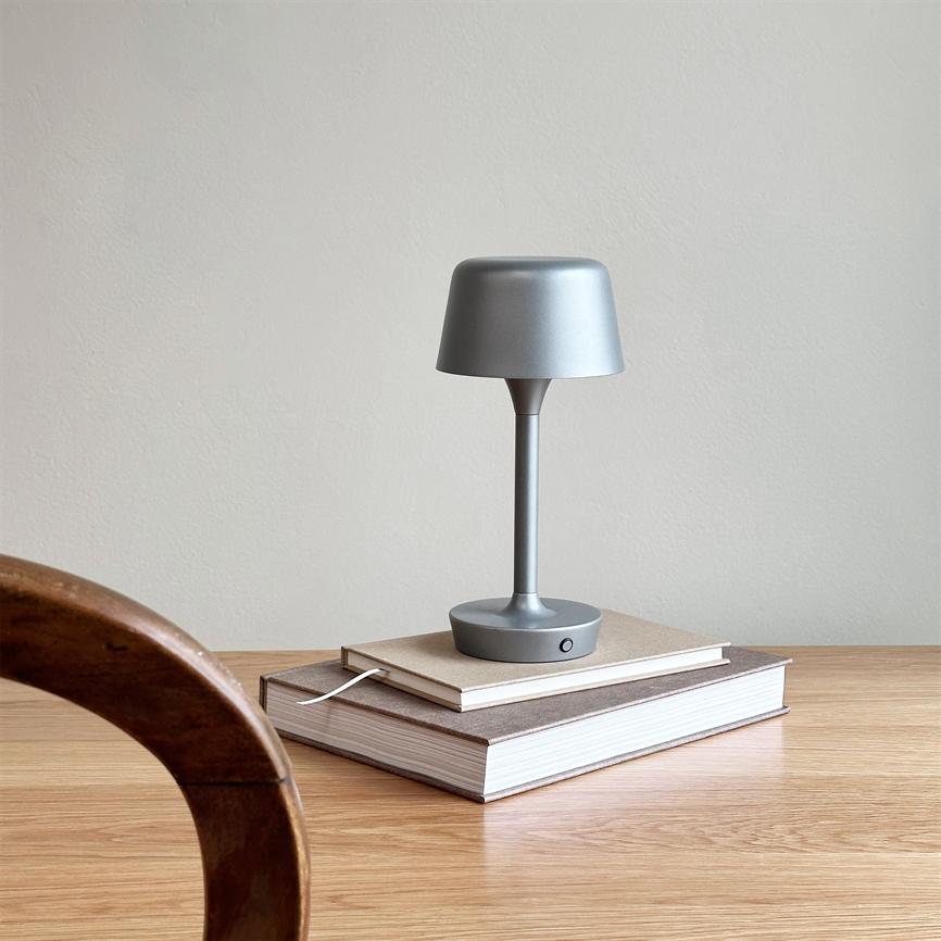 Flow LED Wiederaufladbare Tischlampe