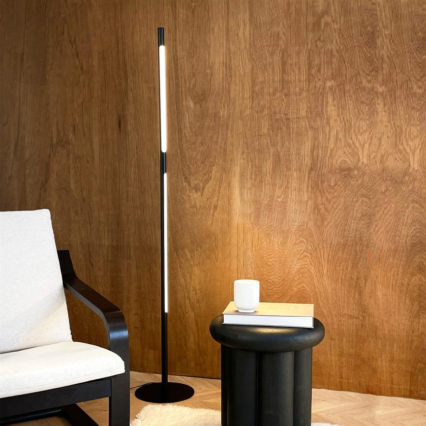 Vagner LED Stehlampe – Schwarz