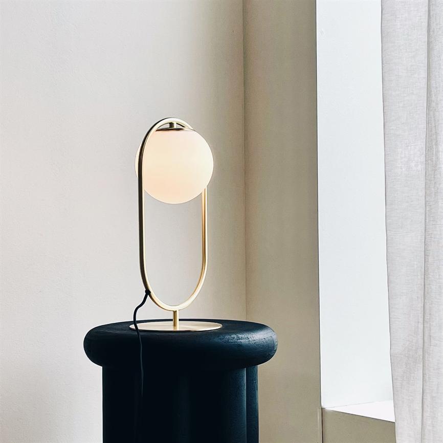 Reims Tischlampe – Messing/Opal
