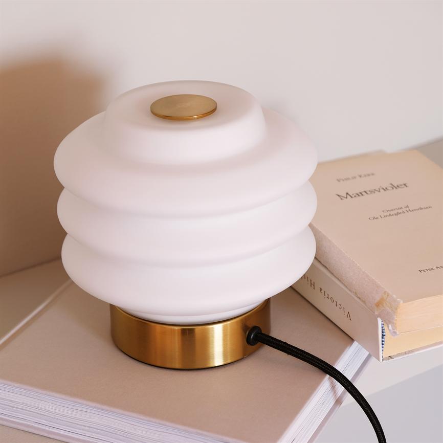 Diva Tischlampe – Opal/Messing