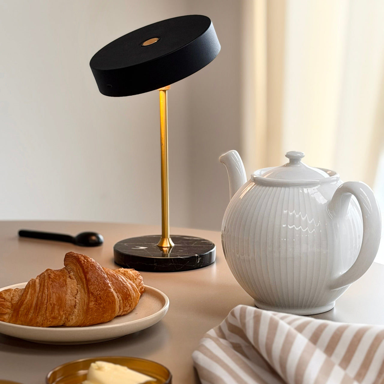 Moonlight LED Wiederaufladbare Tischlampe