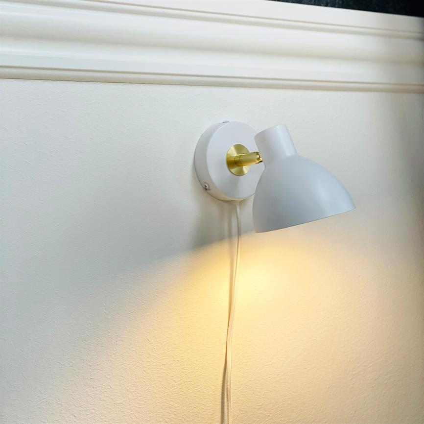 Lilje Wandlampe
