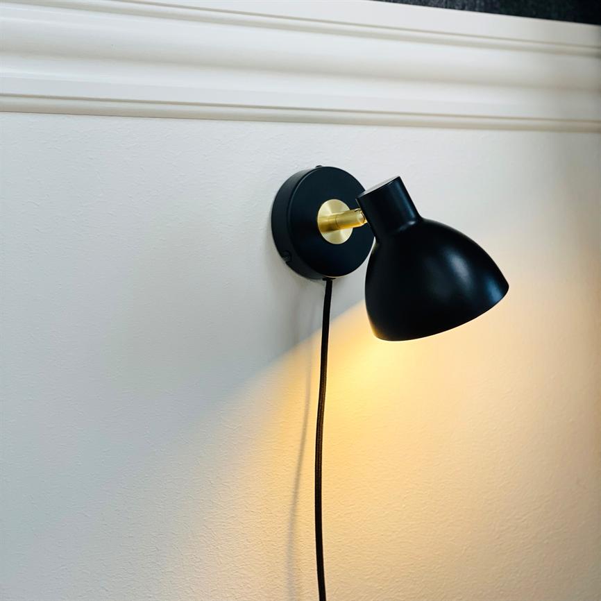 Lilje Wandlampe