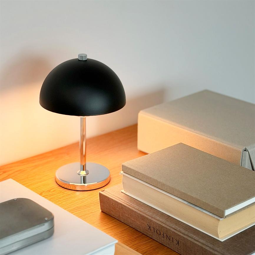Malmø LED Wiederaufladbare Tischlampe – Schwarz/Chrom