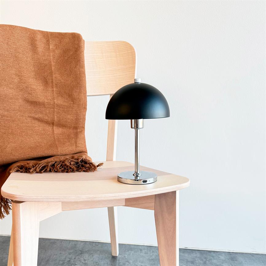 Malmø LED Wiederaufladbare Tischlampe – Schwarz/Chrom