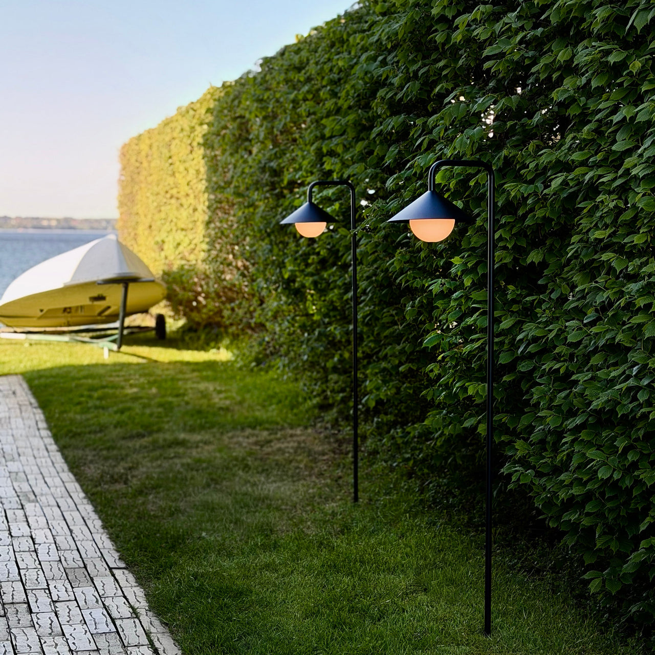 Nova Außen Gartenspieß Mit Lichtkugel und Fernbedienung