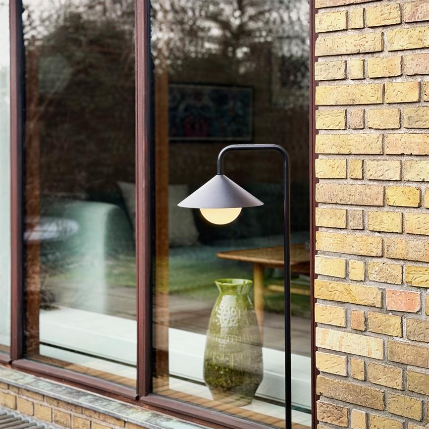 Nova Außen Gartenspieß Mit Lichtkugel und Fernbedienung