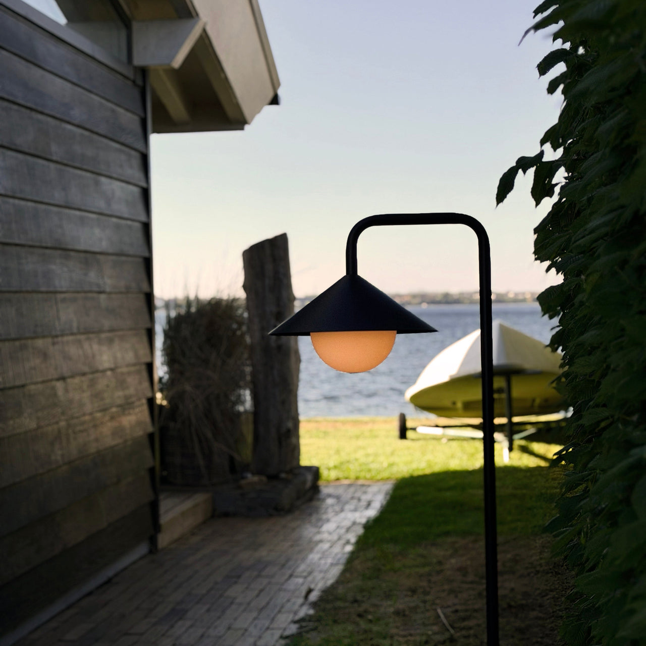 Nova Außen Gartenspieß Mit Lichtkugel und Fernbedienung