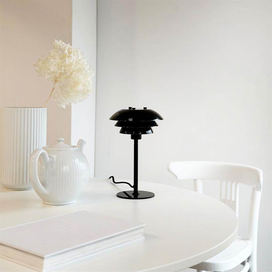 Sixteen Tischlampe