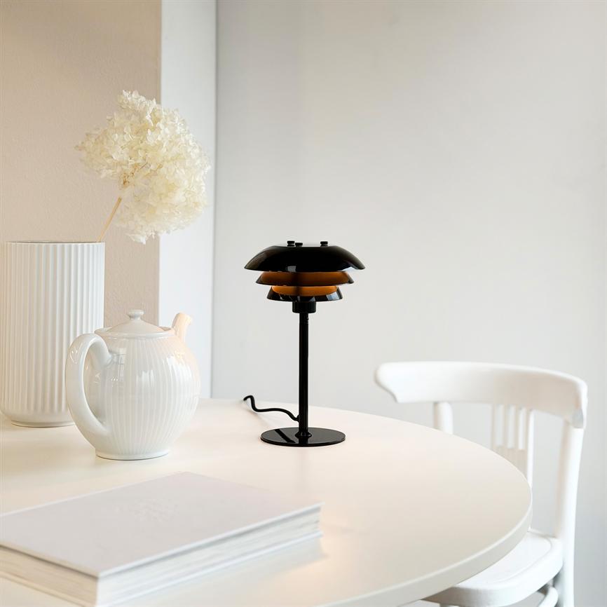 Sixteen Tischlampe