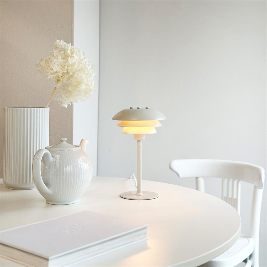 Sixteen Tischlampe