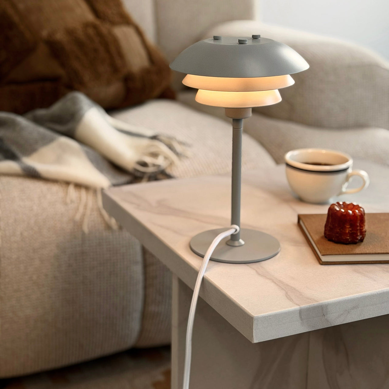Sixteen Tischlampe