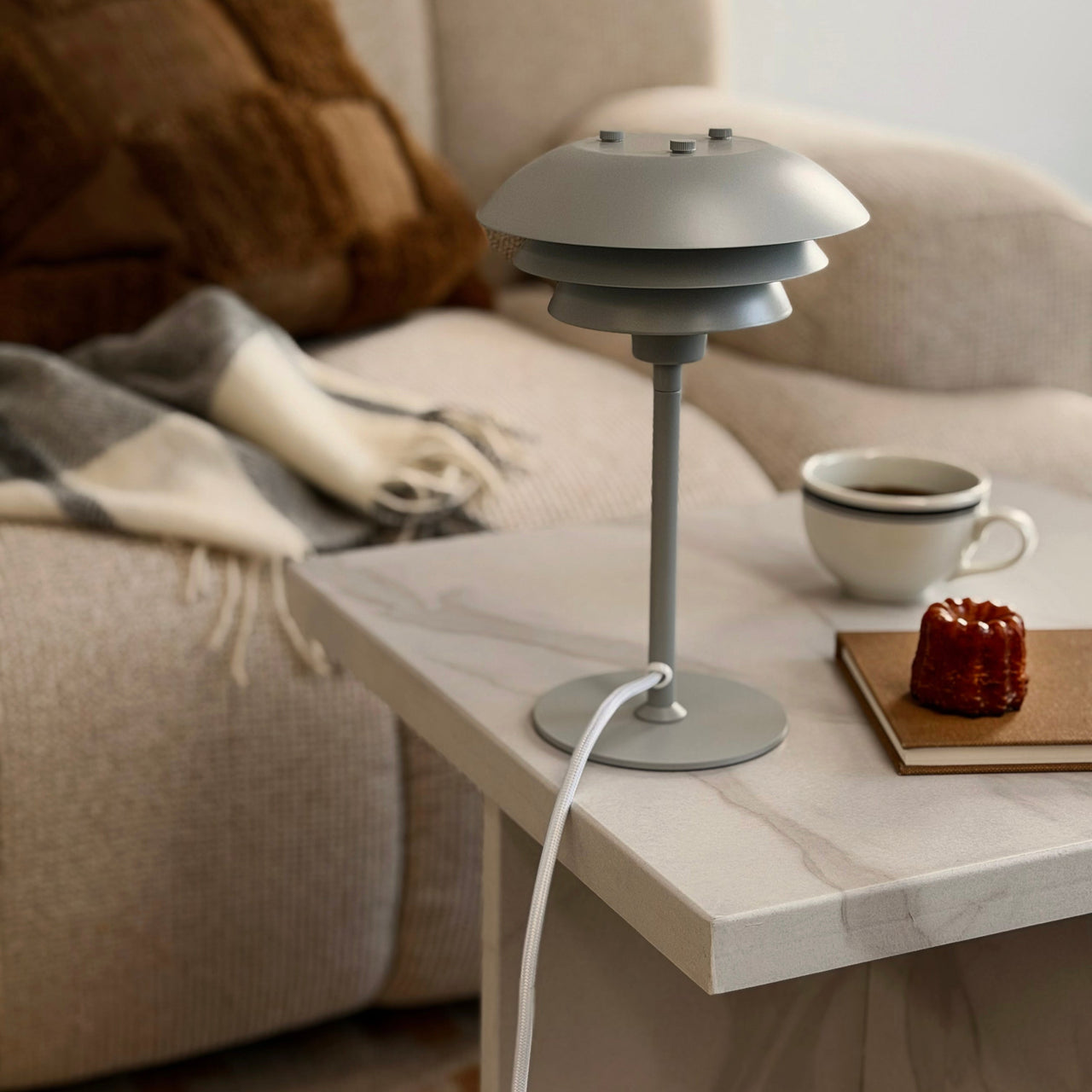 Sixteen Tischlampe