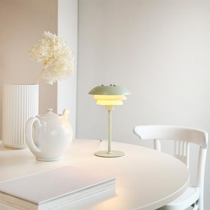 Sixteen Tischlampe