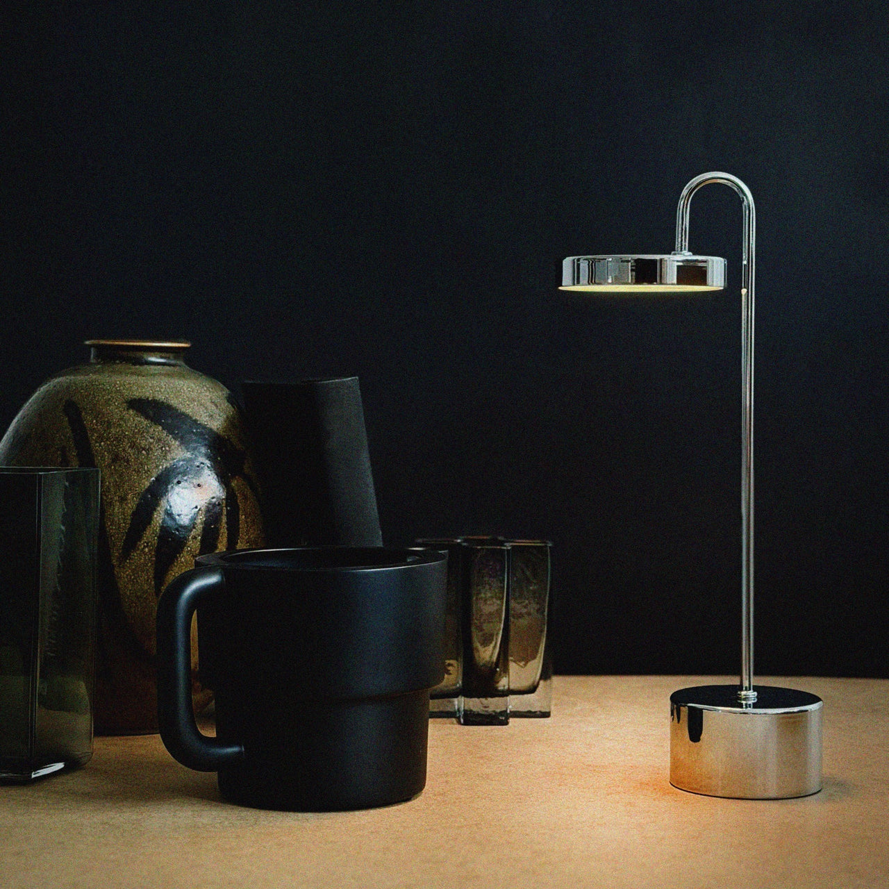 MooveLIGHT Tischlampe inkl. kabelloses Ladegerät