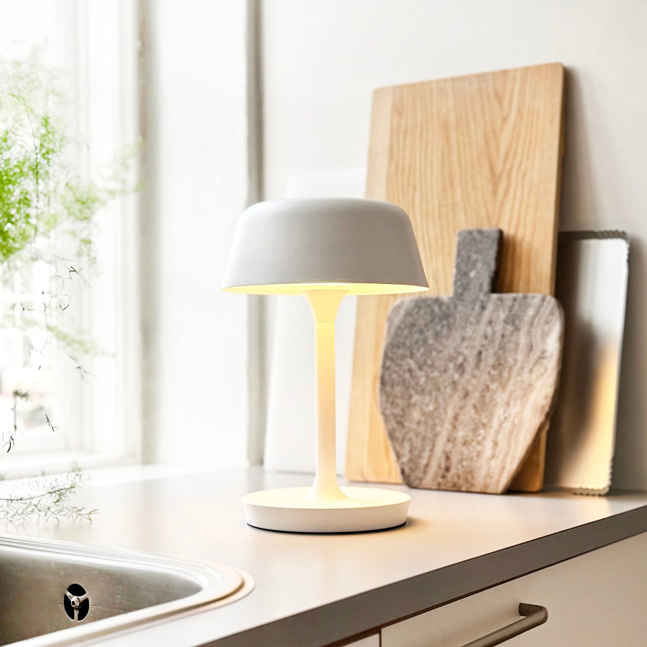 Valencia LED Wiederaufladbare Tischlampe